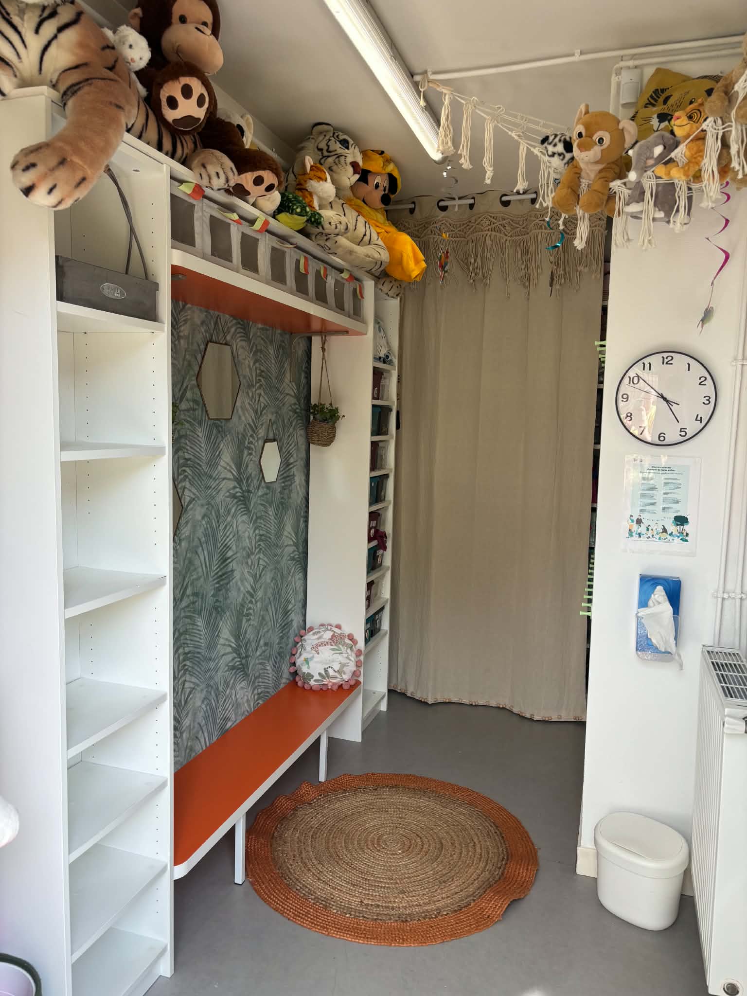Espace d'accueil avec rangements